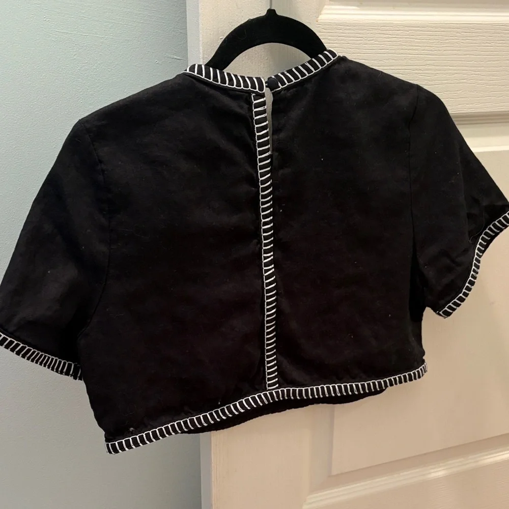 DISSG Linen Black Crop Top with White Trim - Picture 5 of 7